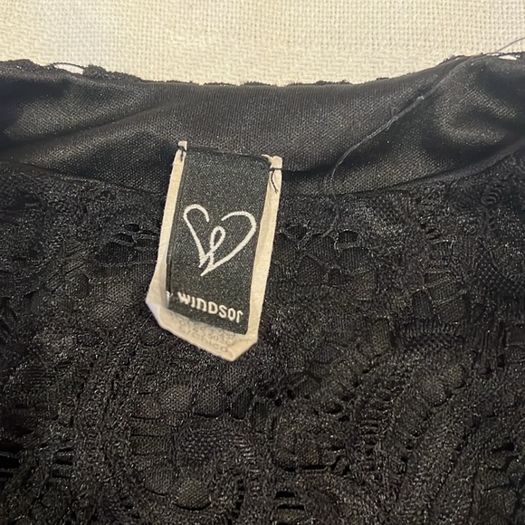 Windsor black long sleeve lace dress - Picture 3 of 5